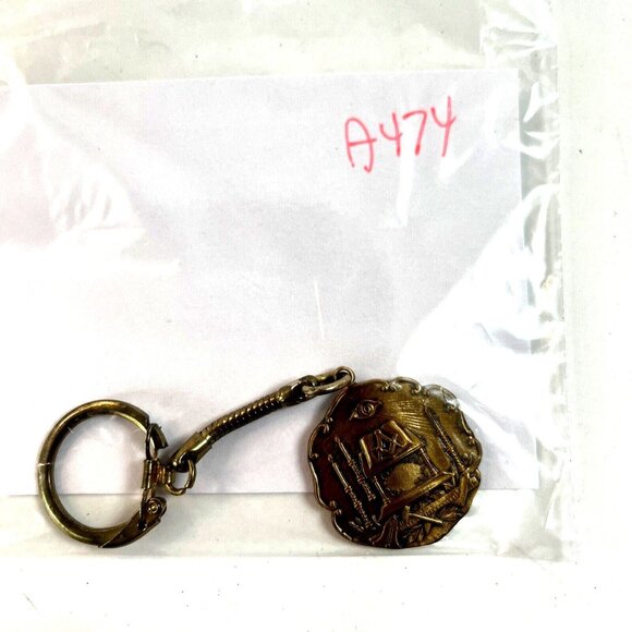 Masonic Vintage Brass 3D Raised Altar Freemason Key Chain 1970s Masons Ring A474 - Picture 8 of 8